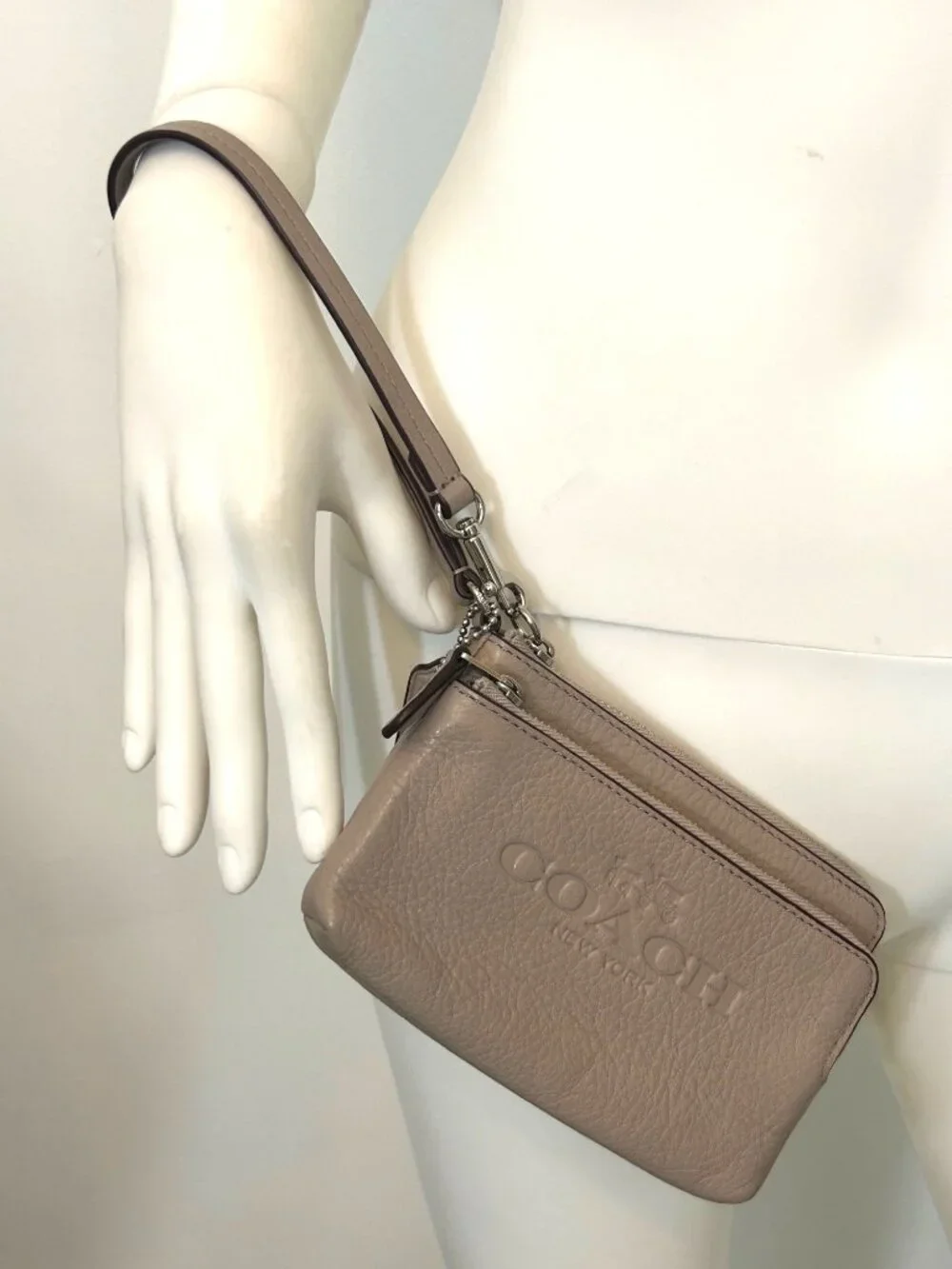 Coach New York Wristlet Clutch Purse Taupe Pebbled Leather Corner Zip Logo Charm